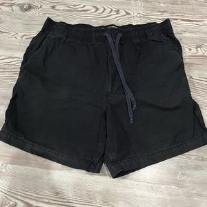 American Eagle black cargo shorts